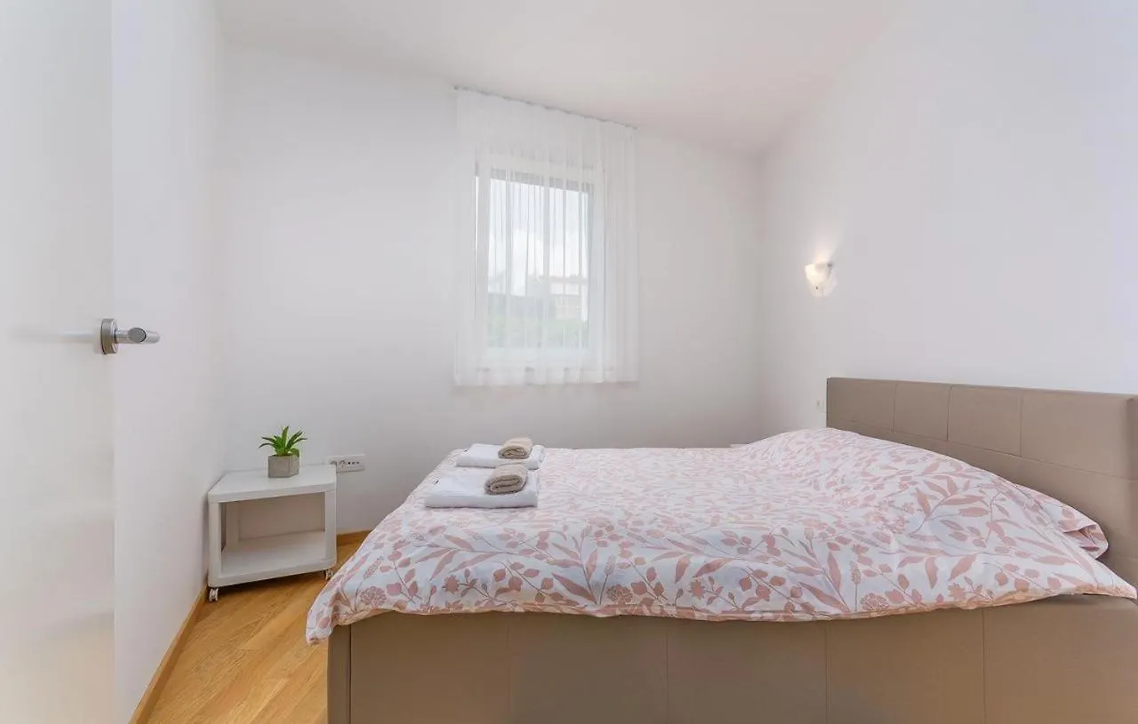 Apartment Marina By Seeadria Agency Novigrad  Croatia